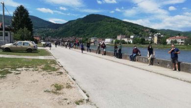 Photo of Goraždani praveći “živi zid” na obali Drine rekli “ne” nastavku gradnje obaloutvrde