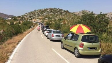 Photo of Nezapamćena gužva na Svitavi: Bosanci pohrlili u Neum, snalažljivi rasklopili suncobran