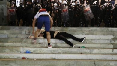Photo of Ratno stanje / Vučić na demonstrante poslao i oklopna vozila