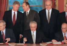 Photo of Na današnji dan prije 30 godina u Parizu potpisan Dejtonski sporazum, trijumf diplomatije za kraj 20. stoljeća