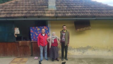 Photo of Goraždanka Hanka Hadžić u 80. godini gradi kuću za bolesne sinove