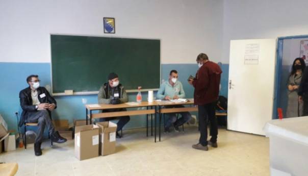 Photo of U općini Pale u FBiH do 16 sati glasalo 76 posto birača