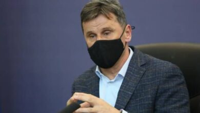 Photo of Novalić se upisao u Knjigu žalosti povodom smrti ministra Mandića