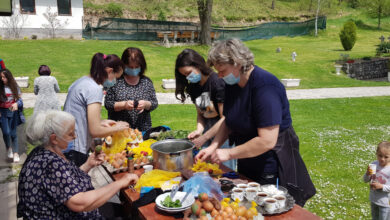 Photo of Vjernici sa novim parohom danas farbali vaskršnja jaja: Podijelit ćemo ih sa sugrađanima islamske vjere