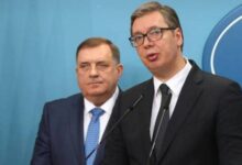 Photo of Vučić: Srbija ni na koji način nije odgovorna za genocid, vi u Sarajevu morate izmišljati; Dodik novinarku nazvao kravom