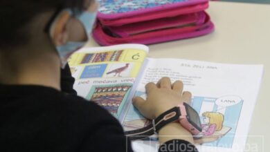 Photo of Ova zemlja vraća papir u škole: Kraj ere ekrana u učionicama