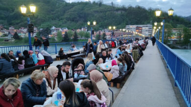 Photo of Stotine Goraždana na iftaru na otvorenom, gradonačelnik Imamović poručio: Šaljemo poruke mira i ljubavi