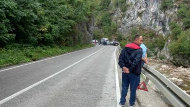 Photo of Teška saobraćajna nesreća na putu Sarajevo – Trnovo: Jedna osoba poginula, druga povrijeđena