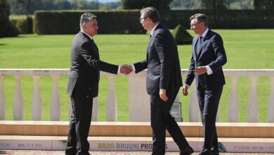 Photo of Džaferović i Komšić zaustavili usvajanje deklaracije, Vučić podržao stav Milanovića o konstitivnosti u BiH