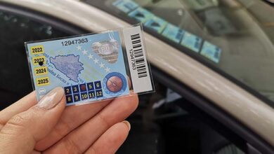 Photo of Milioni od stikera za registraciju ići će na račune privatnih firmi