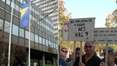 Photo of Osobe s invaliditetom danas protestuju pred zgradom Vlade FBiH