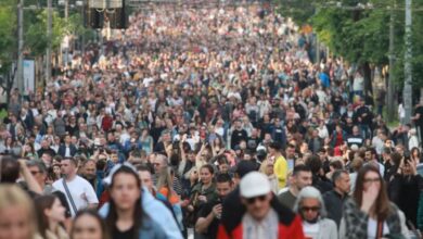 Photo of Desetine hiljada građana na ulicama Beograda, neki proveli noć na autoputu