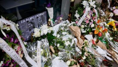 Photo of Održana memorijalna šetnja za Almu Suljić i Azru Spahić, koje je usmrtio Armin Berberović