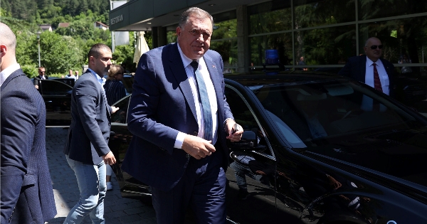 Dodik Hospitaliziran U Beogradu Zbog Akutnih Bolova, Mora Na Hitnu ...