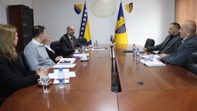 Photo of Udruženje ‘Porodice tri plus’ FBiH o pronatalitetnim mjerama sa zvaničnicima BPK