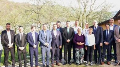 Photo of Bećirović u povratničkom naselju Miljeno kod Čajniča