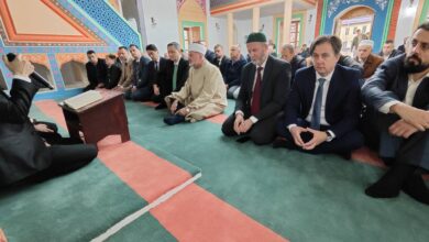 Photo of Bajram-namaz nakon 32 godine klanjan u Sinan-begovoj džamiji u Čajniču, prisustvovao i Bećirović