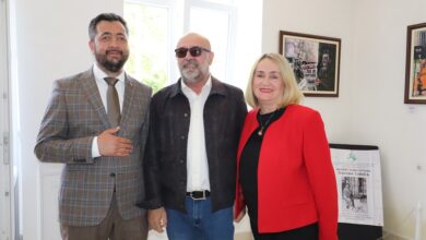 Photo of Galib Lihić, autor izložbe “1425 dana”: Umjetnost je ta koja opominje, slike su kultura sjećanja
