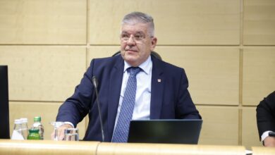 Photo of Burno na startu sjednice: Himna zakočila, traže se ostavke
