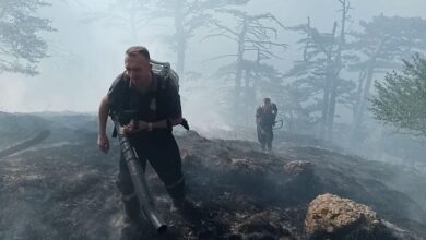 Photo of Četiri helikoptera gase vatrenu stihiju u Nacionalnom parku “Sutjeska”, uskoro stižu još dva veća iz Srbije