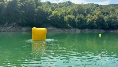 Photo of Specijalci Federalnog MUP-a izvlače helikopter Oružanih snaga koji je jučer upao u Jablaničko jezero