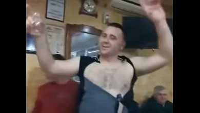 Photo of Osuđeni policajci iz Priboja koji su pjevali četničke pjesme, provest će šest mjeseci u kućnom zatvoru