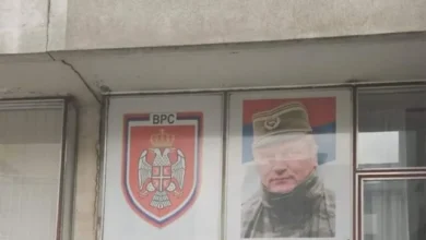 Photo of Na zgradi općine u Foči osvanuo ratni zločinac Ratko Mladić!
