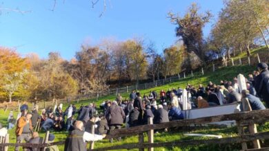 Photo of Na mezarju u Raškovićima kod Goražda klanjanja dženaza ubijenom Emiru Curi