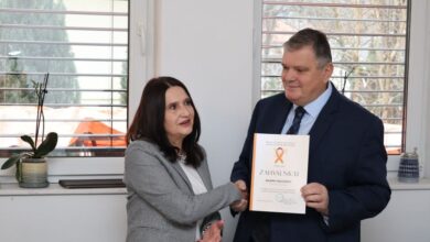 Photo of Goražde: Oboljelima od cerebralne paralize i multiple skleroze uručena odijela koja umanjuju bol