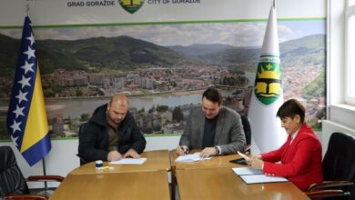 Photo of POTPISAN UGOVOR ZA SANACIJU PRISTUPNE SAOBRAĆAJNICE DEPONIJI TREŠNJICA