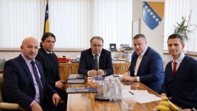 Photo of Sindikat: Utvrđena minimalna plaća nema nikakvu povezanost s utvrđivanjem osnovice za plaće državnih službenika i namještenika