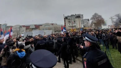 Photo of U Bijeljini se održavaju protesti zbog hapšenja gradonačelnika Ljubiše Petrovića