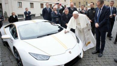 Photo of Papa Franjo je 2017. dobio Lamborghinija od 950.000 dolara: Svojim potezom je oduševio svijet