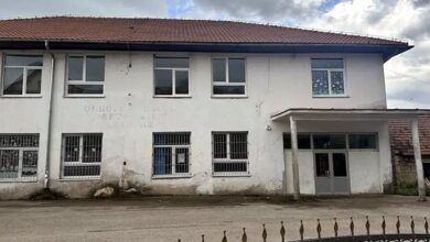 Photo of Roditelj napao nastavnika u školi u Gacku, uhvatio ga za vrat i udarao zbog sinove jedinice