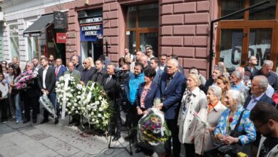 Photo of Masakr u Ferhadiji: Obilježena 33. godišnjica ubistva 26 Sarajlija u redu za hljeb