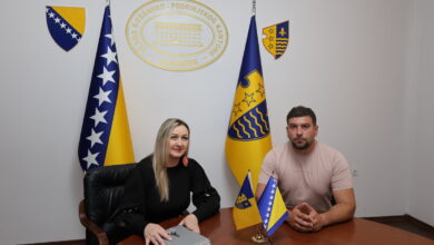 Photo of Knjiga za koju je potrebna hrabrost: Mladić rođen iz čina ratnog silovanja objavio autobiografsko djelo