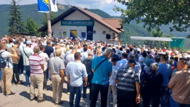 Photo of Klanjana kolektivna dženaza: Žrtve stravičnog zločina u Tihovićima pronašle konačni smiraj