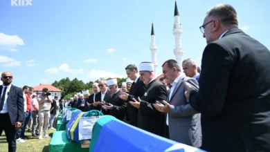 Photo of Klanjana kolektivna dženaza u Kamičanima: Ukop sedam žrtava zločina u Prijedoru i dolini Sane