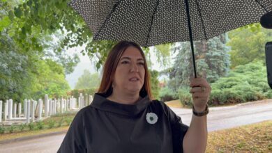 Photo of Emza Fazlić: “Porodice su nekako smogle snagu da u zemlju spuste nekompletne posmrtne ostatke”