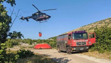Photo of Vatrogasci se i jutros bore s požarom kod Trebinja, vatra na 150 metara od kuća