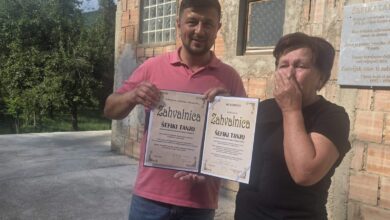 Photo of Babica Šefika svoju kuću u ratu pretvorila u porodilište: Bebe koje je porodila su joj danas priredile iznenađenje
