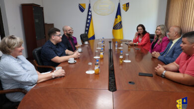Photo of U znak zahvalnost za doprinos razvoju mladih: Uručeno priznanje predstavnicima Hope Centra