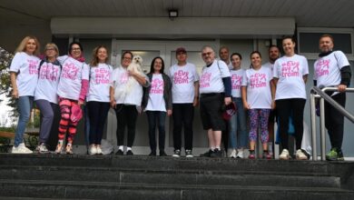 Photo of Christian Schmidt sa suprugom i uposlenicima OHR-a učestvovao na utrci Race for the Cure u Sarajevu
