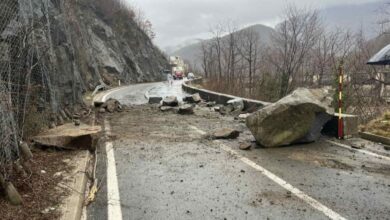 Photo of Stanje na putevima u BiH: Saobraća se po suhom ili mjestimično vlažnom kolovozu