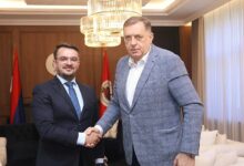 Photo of Pranjić preuzeo predsjedničke ovlasti: Potpisao ukaz o zakonu kojim se uvodi rezervni sastav policije