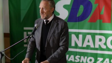 Photo of PORUKA BAKIRA IZETBEGOVIĆA IZ GORAŽDA: “Ako želimo dobro državi i narodu, Trojka mora da ode”