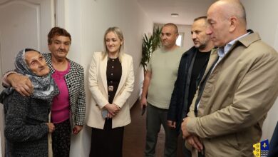 Photo of Premijer Ćulov i ministar Čeljo posjetili štićenike JU „Dom za stara i iznemogla lica BPK Goražde“