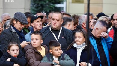 Photo of Dino Bešlić govorio ispred Vječne vatre: “Hvala moje Sarajevo i cijelom svijetu za sve što ste uradili za mog tatu”