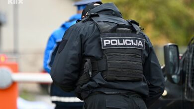 Photo of Uhapšena dvojica policajaca u Sarajevu, terete se za spolno uznemiravanje i zloupotrebu djeteta