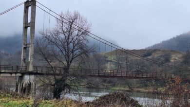 Photo of Goražde: Stari pješački most u Vitkovićima “visi o koncu”, podloga je nestabilna